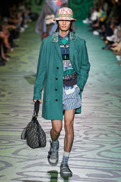 Look 30